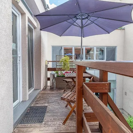 -apartment Near The Center With A Balcony Μπρατισλάβα