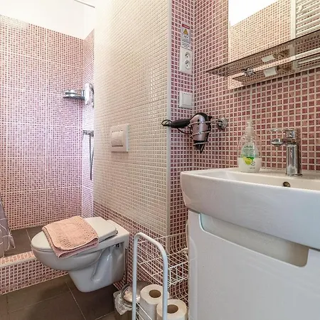 -apartment Near The Center With A Balcony Διαμέρισμα
