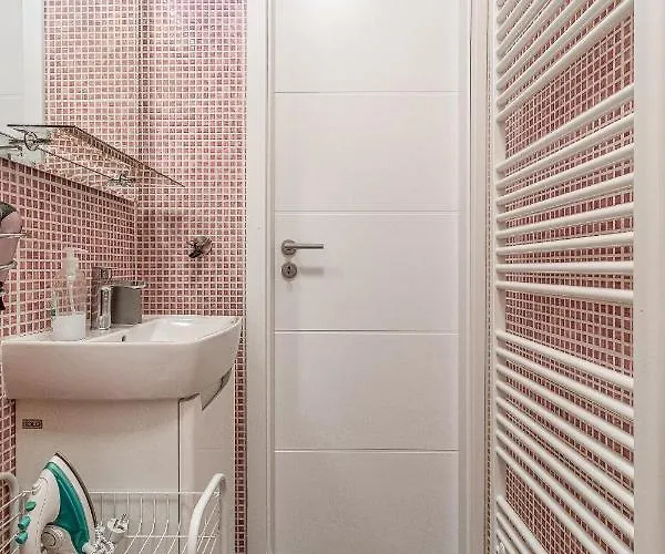 -jonashouse Near The Center With A Balcony *